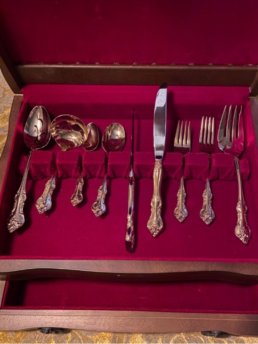 Vintage Rogers Bros New Orleans Ornate Floral Motif Cutlery Set with Chest